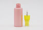 편평한 어깨 분홍색 애완 동물 50ml 작은 플라스틱 살포는 노란 펌프에 다시 채울 수 있는 병에 넣습니다